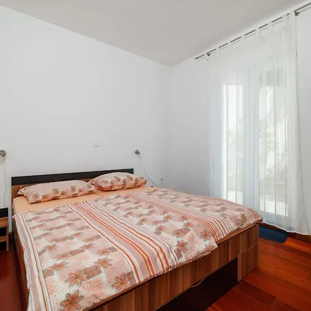 Apartment Villa Sara