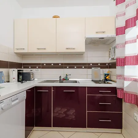 Apartment Villa Sara Апартаменты *