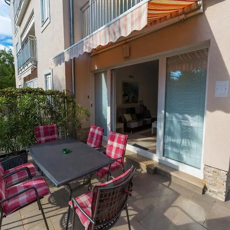 Apartment Villa Sara