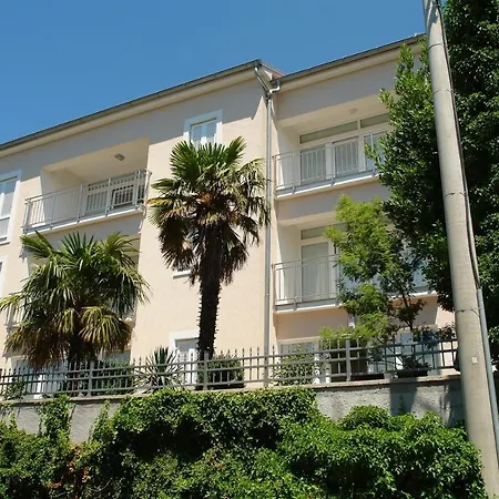 Apartment Villa Sara Апартаменты *